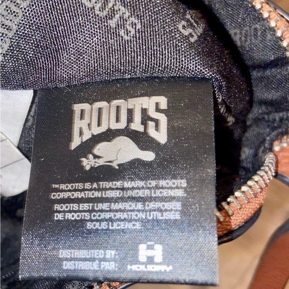 Women’s ROOTS cognac brown thin strap shoulder Bag - Picture 8 of 15